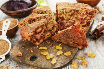 Beetroot pie with raisins