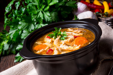 Kuttelsuppe auf polnische Art mit Rind und Gemüse