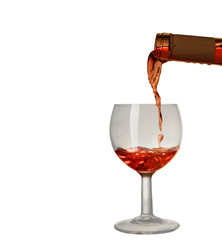 nalewanie wina do kieliszka