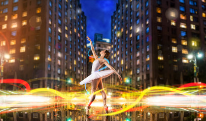 Obrazy na Szkle  Klasyczna tancerka baletowa tańcząca na miejskiej drodze