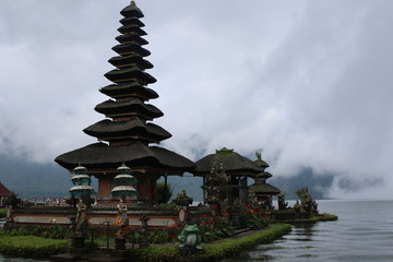 Fototapeta na wymiar Bali temple Ulun Danu Beratan in Indonesia