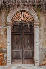 Fototapeta na wymiar old door in venice, Italy