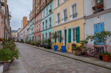Fototapeta na wymiar Rue pittoresque et colorée de Paris