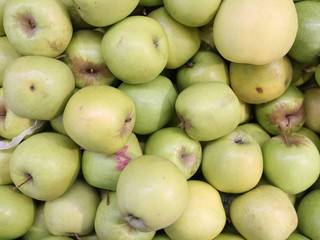 apples in a box in a store