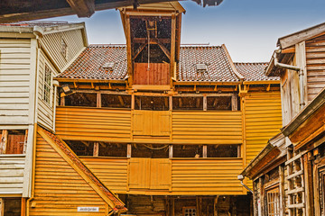 Obraz premium Historisches Hanseviertel Bryggen in Bergen bei Regen, Norwegen