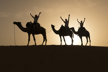 Fototapeta na wymiar three silhouettes in the desert