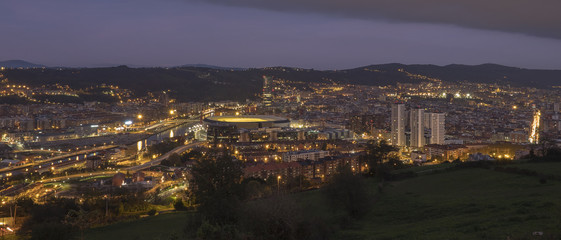 Fototapeta na wymiar the city of Bilbao at night
