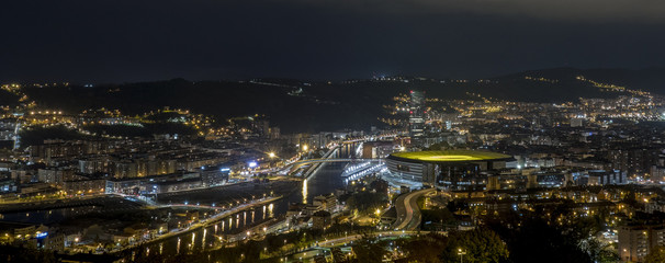 Fototapeta premium miasto Bilbao nocą