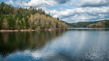 Obraz premium Panorama of beautiful lake on spring with cloudu sky