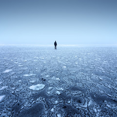 winter landscape with fog on the ice / patterns on the ice surface