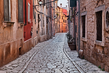 Obraz premium Rovinj, Istria, Croatia: ancient alley in the old town