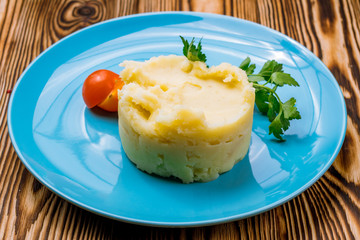 mashed potatoes on bowl