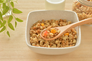 グラノーラ　牛乳


