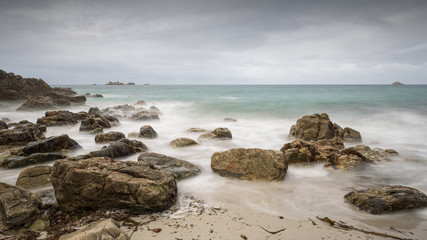 Fototapeta na wymiar Bretonische Küste im Département Finistère in der Bretagne