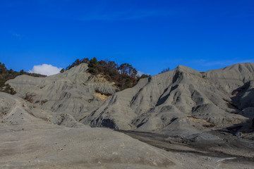 Unique stones on the route to the cross of Gurb