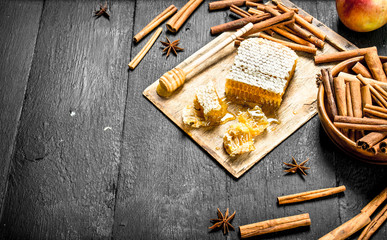 Honey with cinnamon and fresh Apple.
