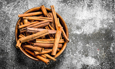 Sticks of cinnamon in a bowl.