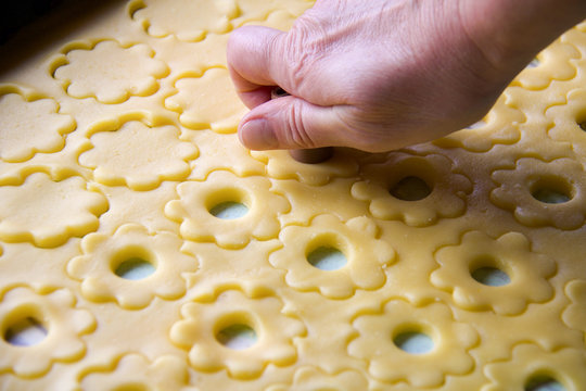 woman hand cutting the dough of canestrelli biscuits