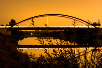 Brücke bei Abenddämmerung