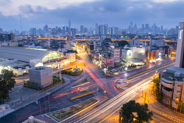 Fototapeta na wymiar Bangkok skyline while sunrise.