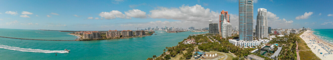 Fototapeta na wymiar Aerial view of Miami skyline from South Pointe Park, Florida