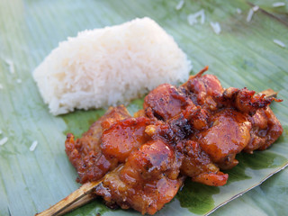 Skewer chicken pieces and sticky rice