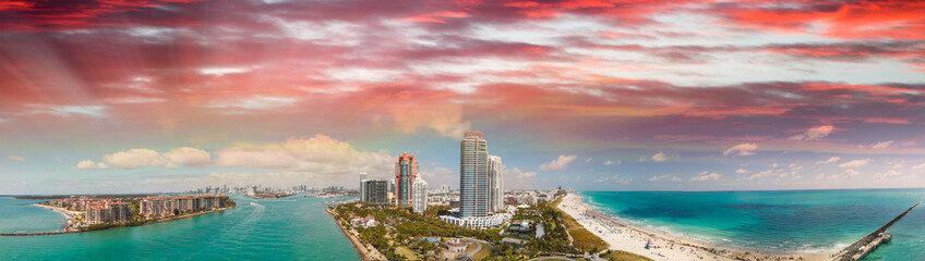 Fototapeta premium Widok z lotu ptaka na South Beach w Miami