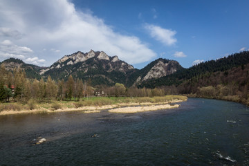 Three Crowns peak and Dunajec river in Pieniny mountains at spring, Poland © Artur Bociarski