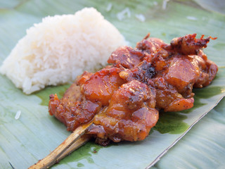 Skewer chicken pieces and sticky rice