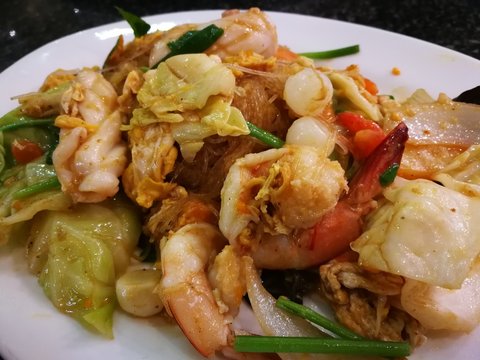 fried noodles with seafood garlic and vegetables