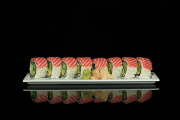 siyah fonda suşi çeşitleri