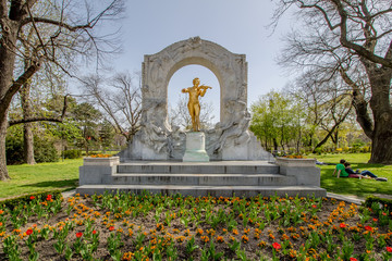 Johann Strauss Denkmal im Wiener Stadtpark im Frühling