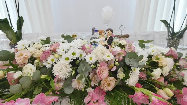 Flower decorations on the wedding tables