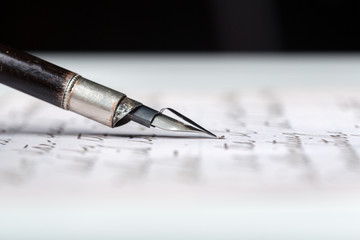 Fototapeta premium Fountain pen on an antique handwritten letter