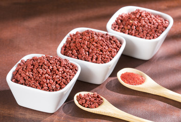 Annatto seeds and powder - Bixa orellana