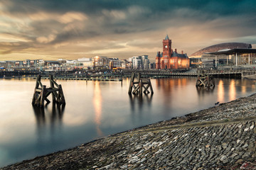 Naklejka premium Cardiff Bay at Sunset with a dramatic sky