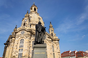Fototapeta na wymiar Statue of Martin Luther in front of Frauenkirche, Dresden, Germany