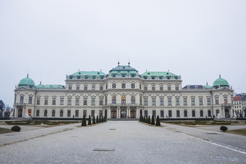 Obraz premium Belvedere Palace in Vienna on cold winter day