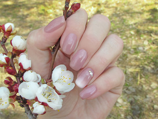 spring manicure © kseniia_barlit