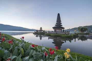 Stoff pro Meter Ulu Danun Temple at Bali, Indonesia. © ThengSin