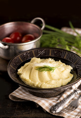 Mashed potatoes in bowl on wooden table