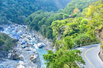 Fototapeta na wymiar Scenery of Liwu River from Lushui Trail in Taroko National Park
