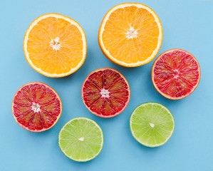 Fototapeta premium Sliced lime and oranges