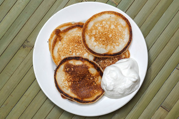 pancakes with sour cream