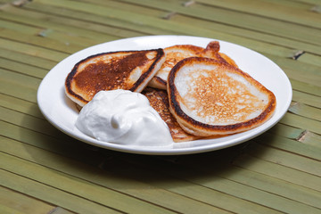 pancakes with sour cream