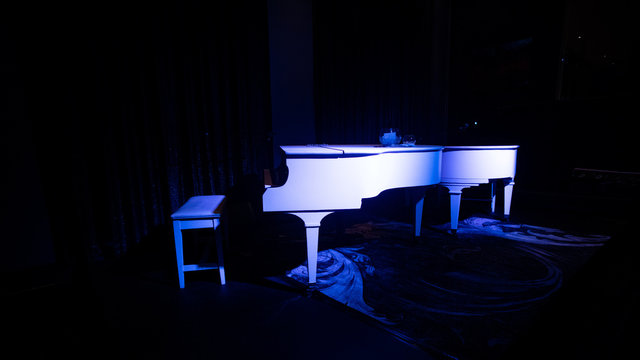 Dueling Piano
