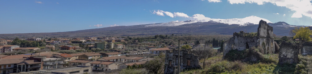 Fototapeta na wymiar la città di Randazzo e il monte Etna - 16