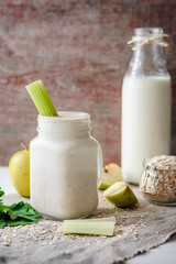 smoothies with oat flakes, apple and celery