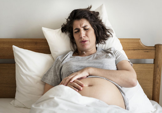 Pregnant woman with labor pain