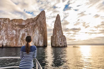 Foto op Canvas Galapagos Cruise ship tourist on boat looking at Kicker Rock nature landscape. Iconic landmark and tourist destination for birdwatching, diving and snorkeling, San Cristobal Island, Galapagos Islands. © Maridav